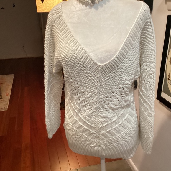 LIMITED HAND KNIT SWEATER 100 acrylic. Ivory color XL - Picture 1 of 6
